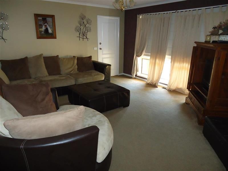 4 Kincora  Pl, Wagga Wagga NSW 2650