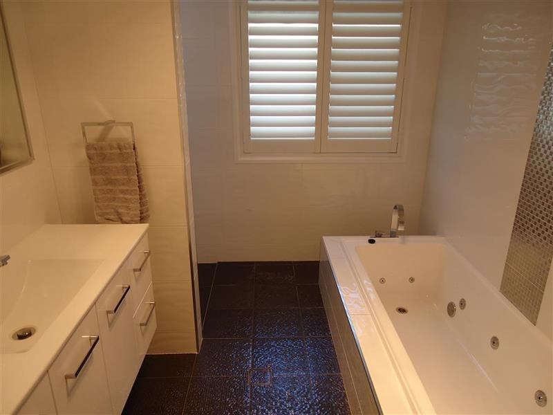 4 Kincora  Pl, Wagga Wagga NSW 2650