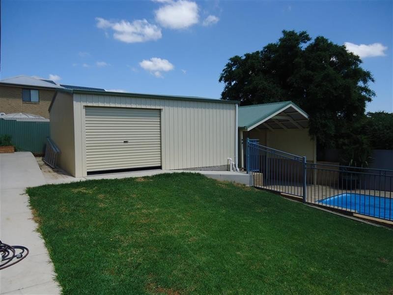 4 Kincora  Pl, Wagga Wagga NSW 2650