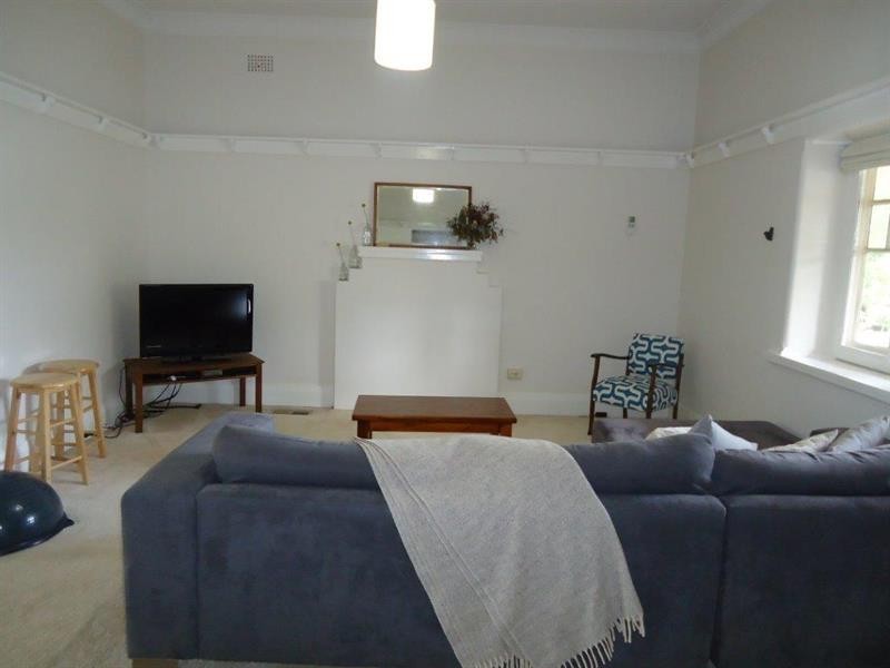 9 Erin  St, Turvey Park NSW 2650