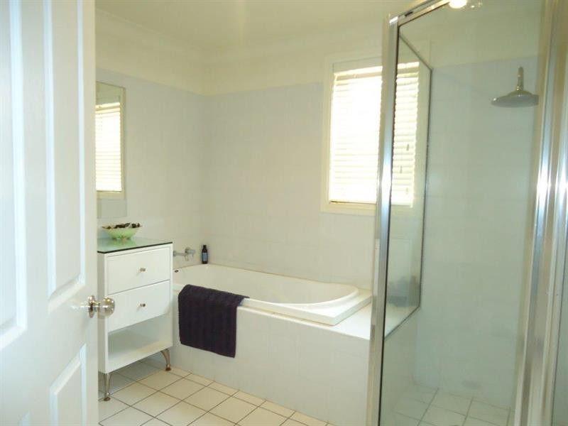 9 Erin  St, Turvey Park NSW 2650