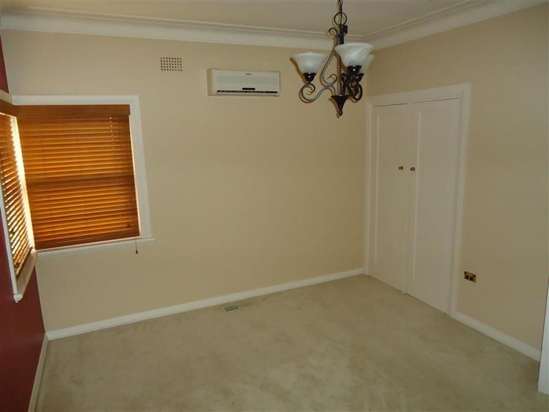 25 Sunshine Ave, Turvey Park NSW 2650