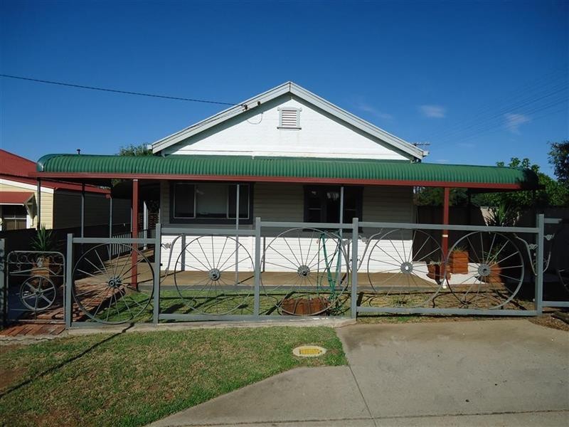 15 Roma St, Wagga Wagga NSW 2650