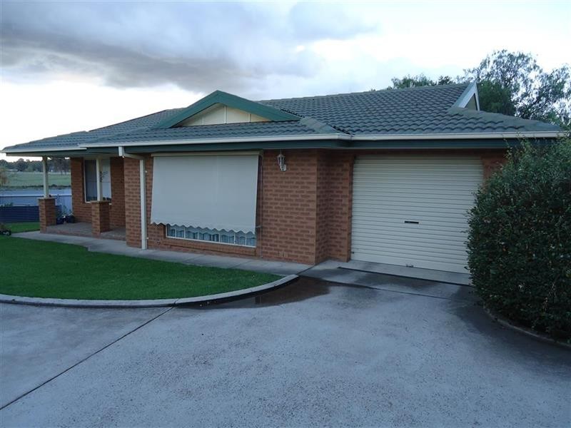 3/8 Honeysuckle Pl, Lake Albert NSW 2650