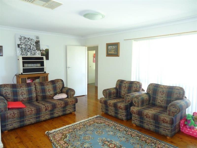 29 Waranga Ave, Mount Austin NSW 2650