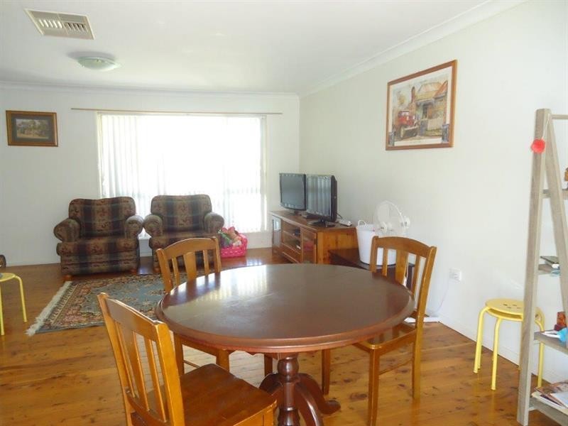 29 Waranga Ave, Mount Austin NSW 2650