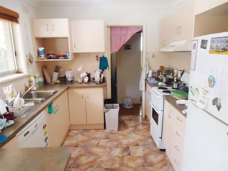 29 Waranga Ave, Mount Austin NSW 2650