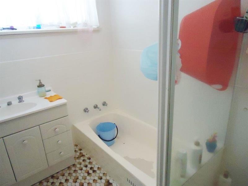 29 Waranga Ave, Mount Austin NSW 2650