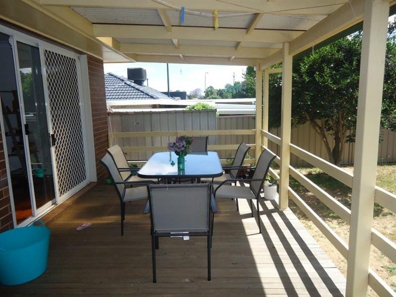 29 Waranga Ave, Mount Austin NSW 2650