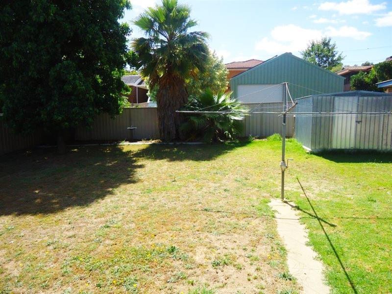 29 Waranga Ave, Mount Austin NSW 2650