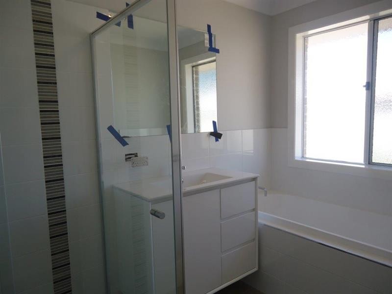 3 Craft  St, Lake Albert NSW 2650