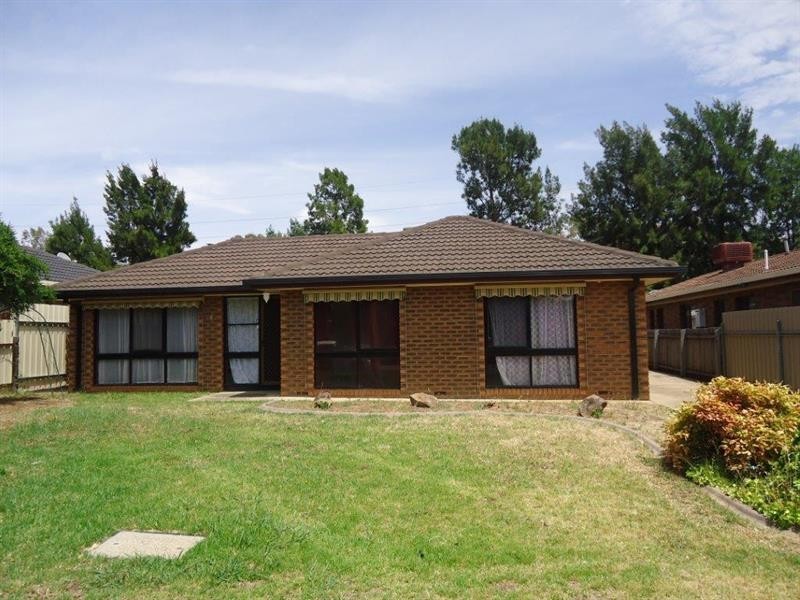 16 Adjin St, Mount Austin NSW 2650