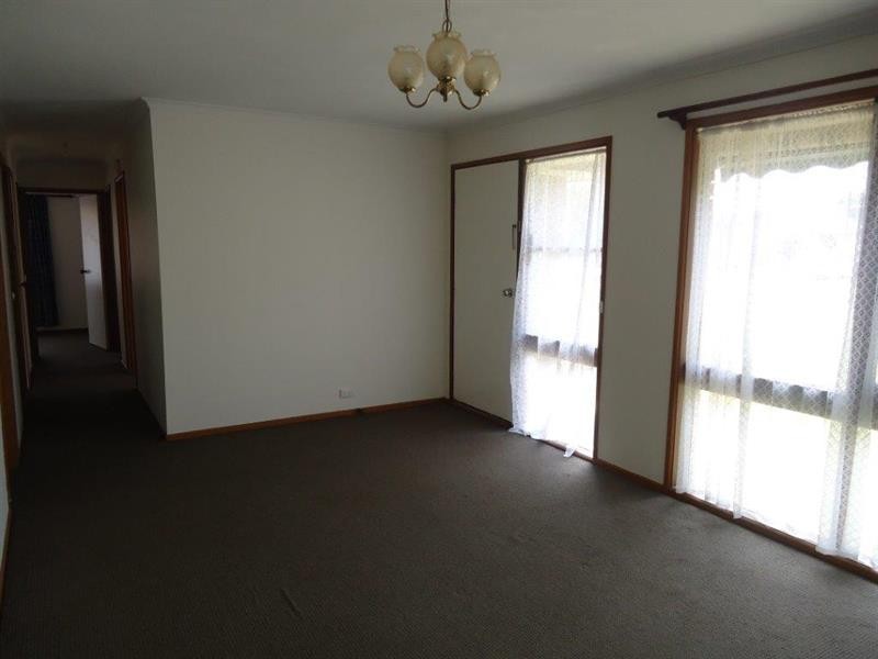 16 Adjin St, Mount Austin NSW 2650
