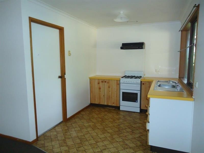 16 Adjin St, Mount Austin NSW 2650
