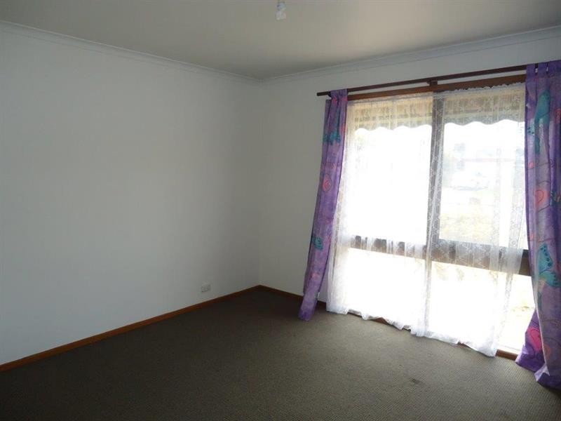 16 Adjin St, Mount Austin NSW 2650