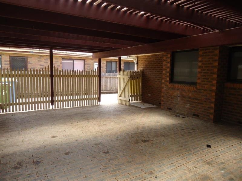 16 Adjin St, Mount Austin NSW 2650