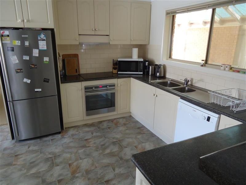 34 Kaldari Cres, Glenfield Park NSW 2650