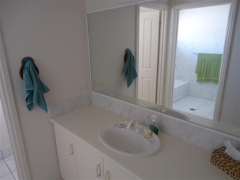 34 Kaldari Cres, Glenfield Park NSW 2650