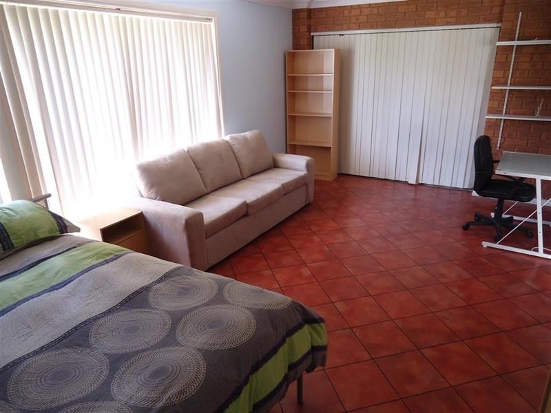 34 Kaldari Cres, Glenfield Park NSW 2650