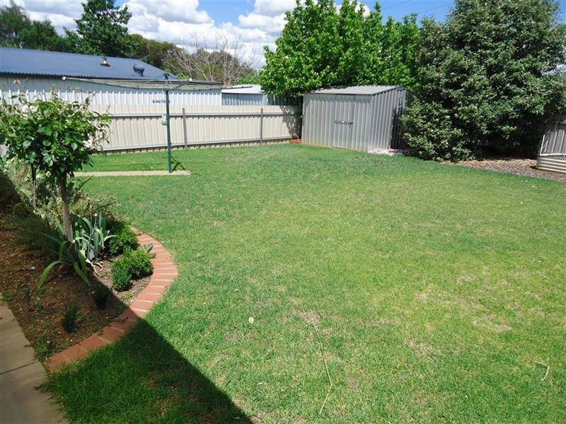 34 Kaldari Cres, Glenfield Park NSW 2650