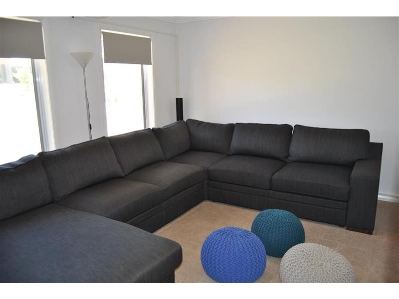 40 Strickland Dr, Boorooma NSW 2650