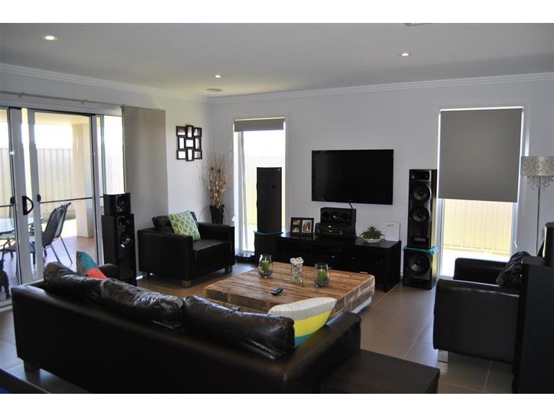 40 Strickland Dr, Boorooma NSW 2650