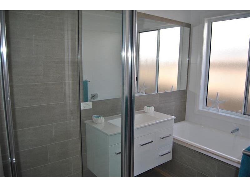 40 Strickland Dr, Boorooma NSW 2650