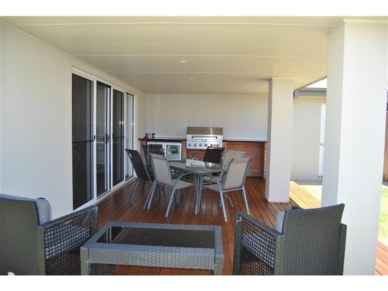 40 Strickland Dr, Boorooma NSW 2650