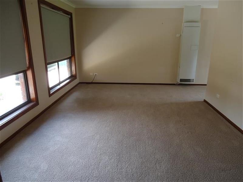 50 Elizabeth Ave, Forest Hill NSW 2651