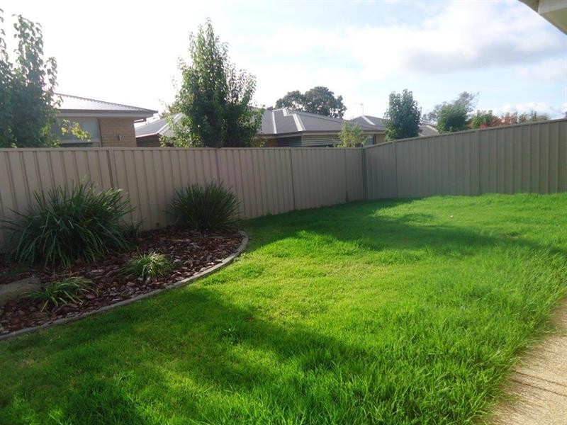 3/7 Clarence Pl, Tatton NSW 2650