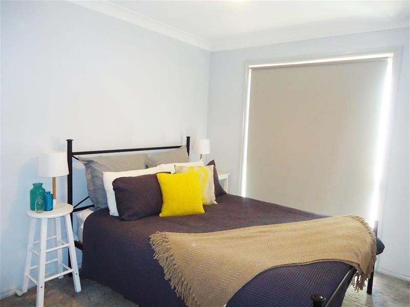 27 Kaldari Cres, Glenfield Park NSW 2650