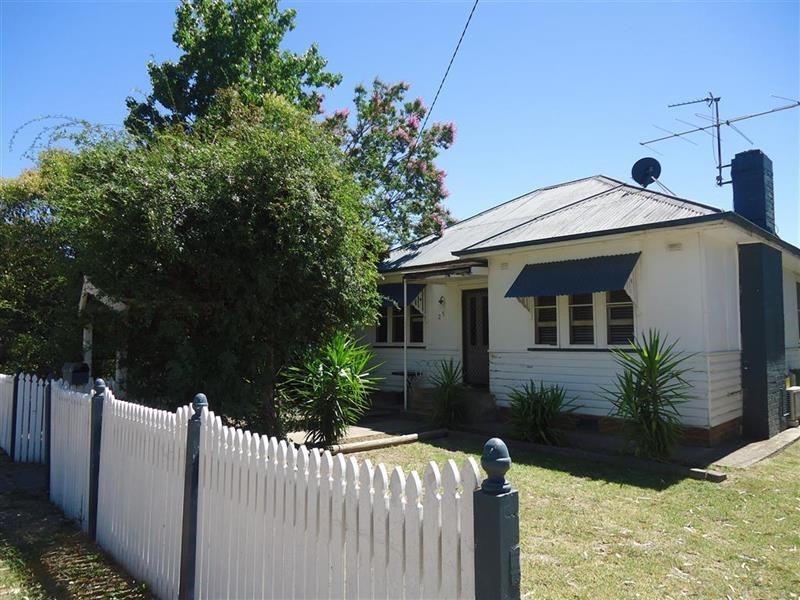 25 The Boulevarde -, Kooringal NSW 2650