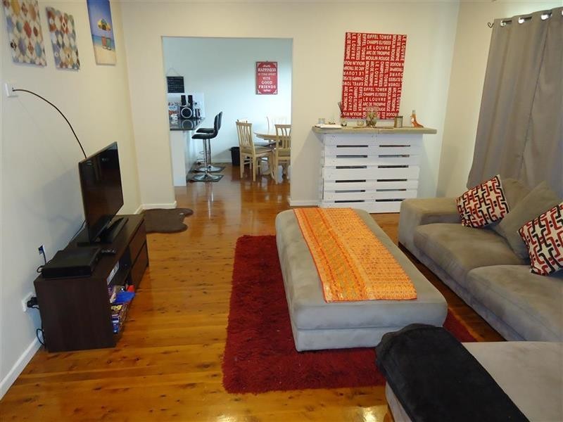 32 Anne St, Tolland NSW 2650
