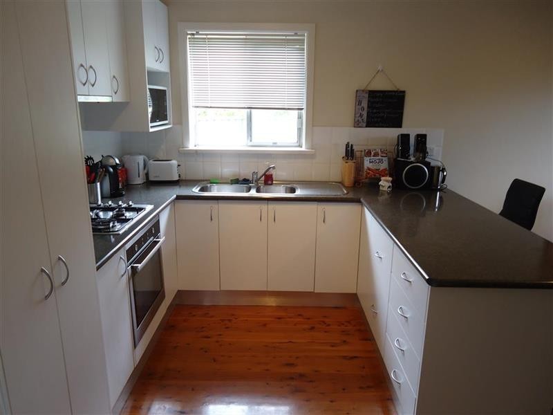 32 Anne St, Tolland NSW 2650