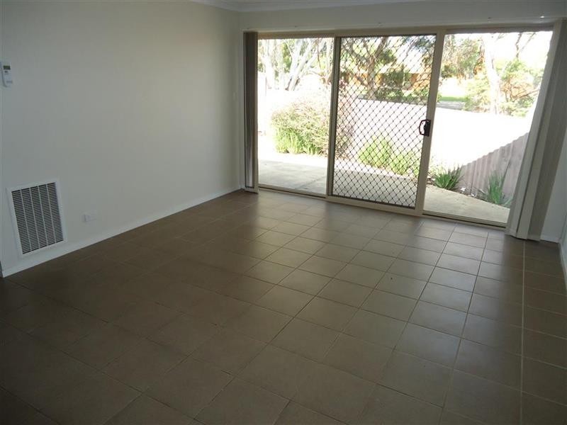 9 Gunyah Pl, Glenfield Park NSW 2650