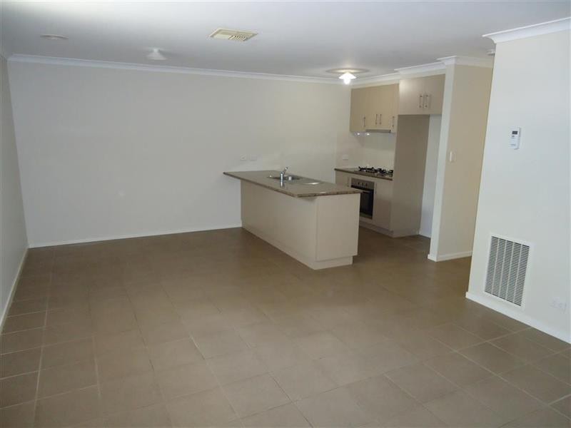 9 Gunyah Pl, Glenfield Park NSW 2650