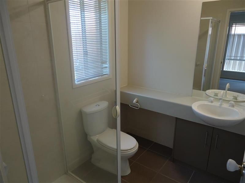 9 Gunyah Pl, Glenfield Park NSW 2650