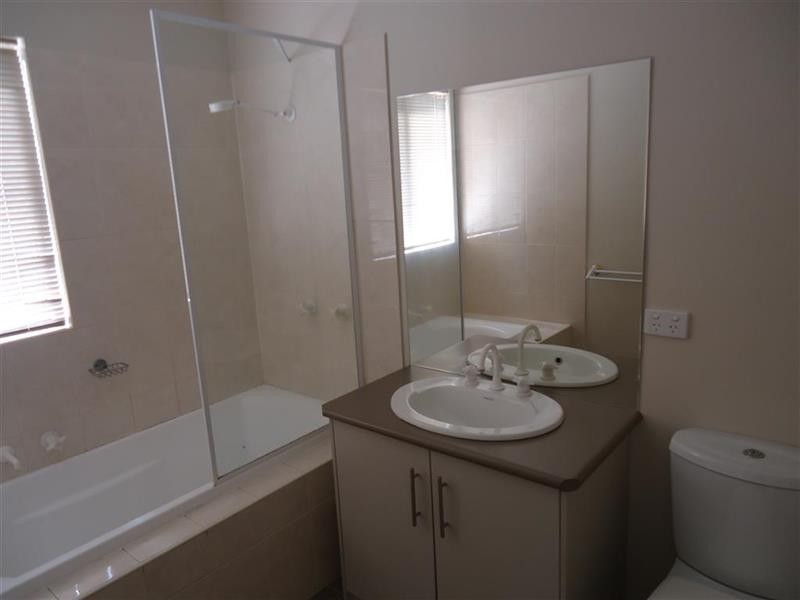 9 Gunyah Pl, Glenfield Park NSW 2650