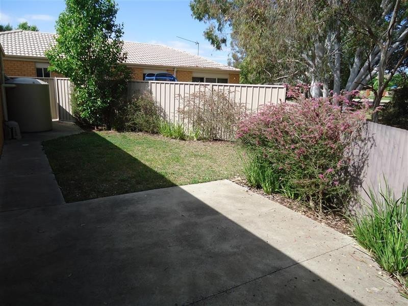 9 Gunyah Pl, Glenfield Park NSW 2650