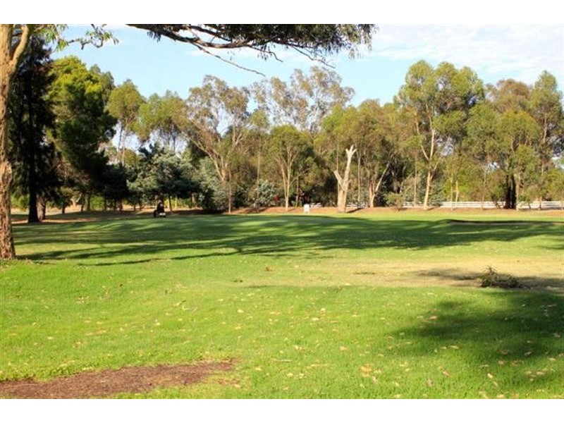 52 Plumpton Rd, Lake Albert NSW 2650