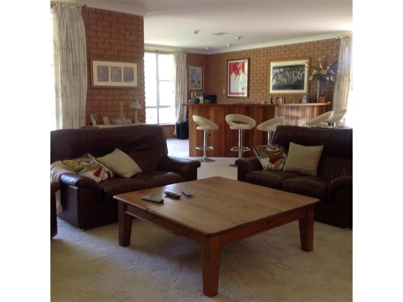 52 Plumpton Rd, Lake Albert NSW 2650