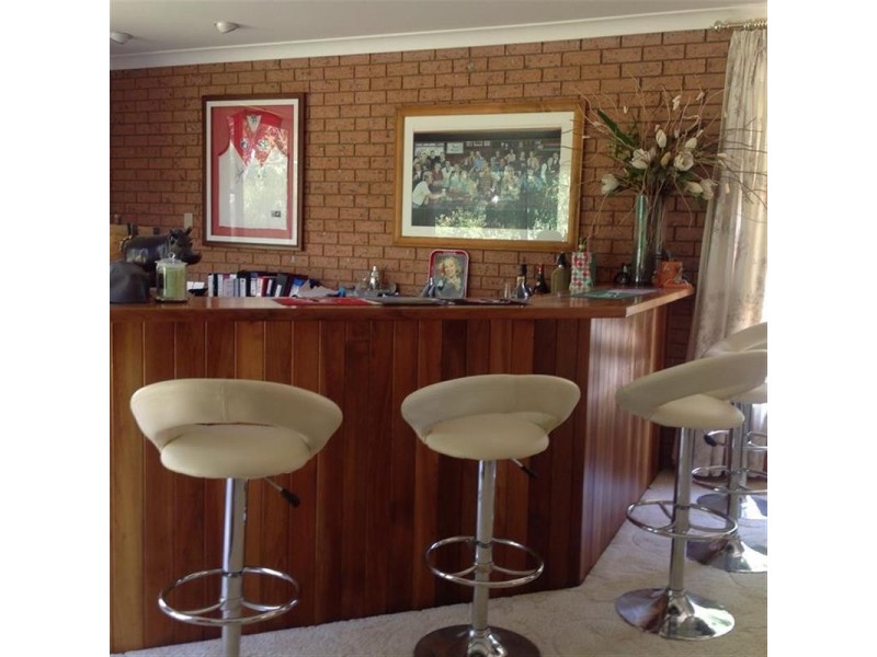 52 Plumpton Rd, Lake Albert NSW 2650