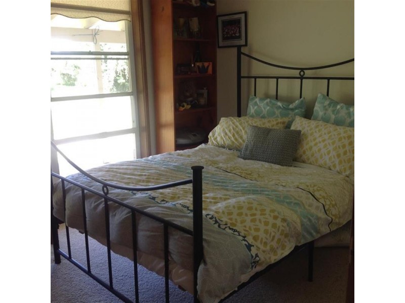 52 Plumpton Rd, Lake Albert NSW 2650