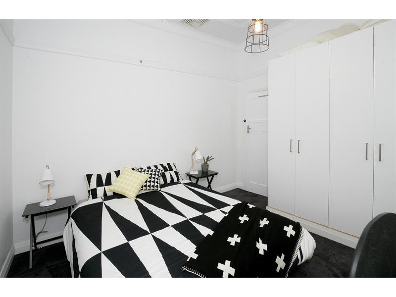 8 Macleay St, Turvey Park NSW 2650