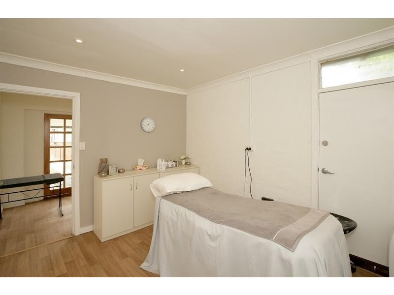 8 Macleay St, Turvey Park NSW 2650