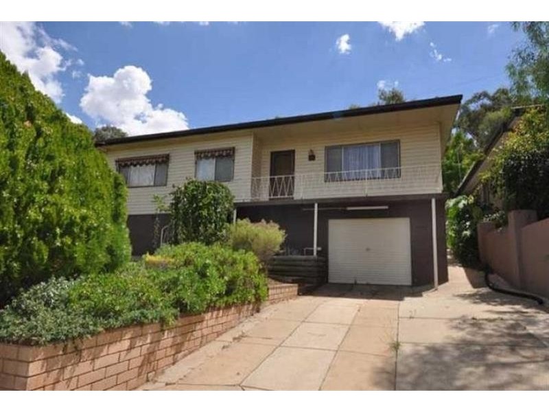 26 Warrawong St, Kooringal NSW 2650