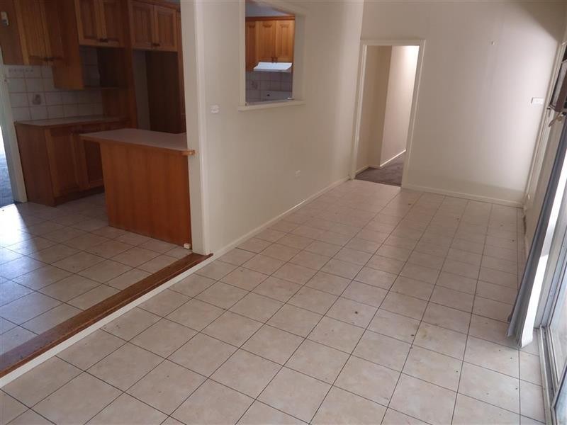 26 Warrawong St, Kooringal NSW 2650