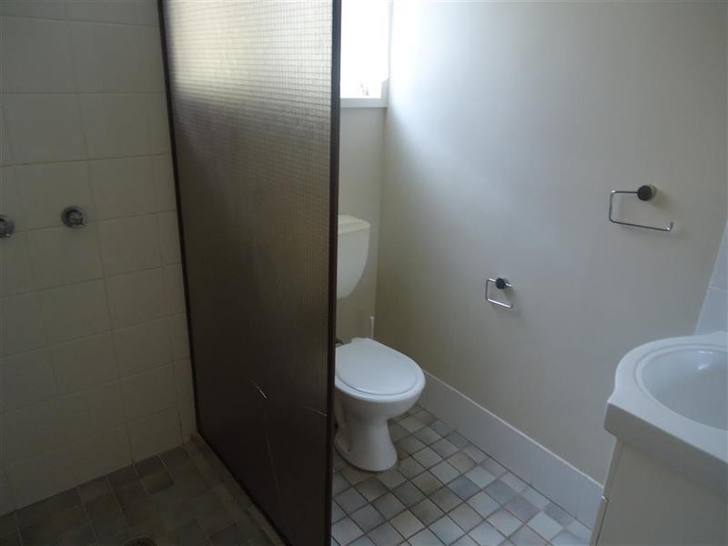 26 Warrawong St, Kooringal NSW 2650