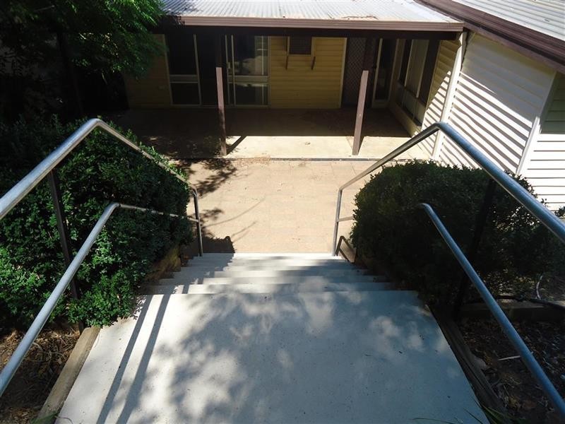 26 Warrawong St, Kooringal NSW 2650