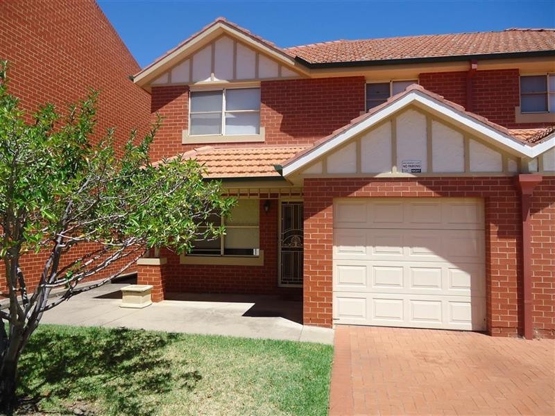 9/11 Crampton St, Wagga Wagga NSW 2650